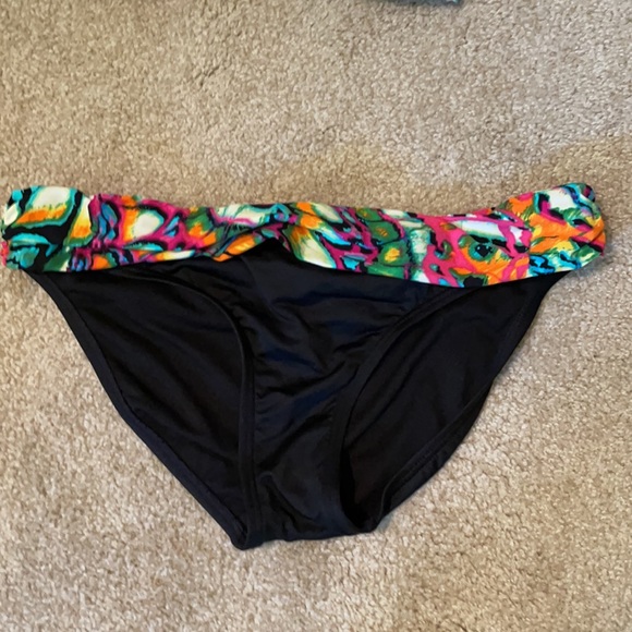 Black two piece swimsuit - Picture 3 of 4